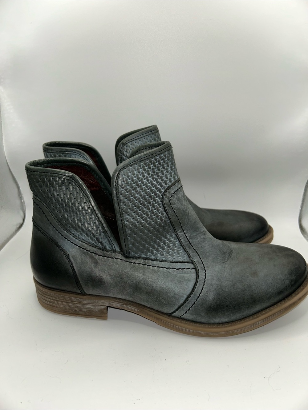 Roan grey leather Gossip ankle booties size 9